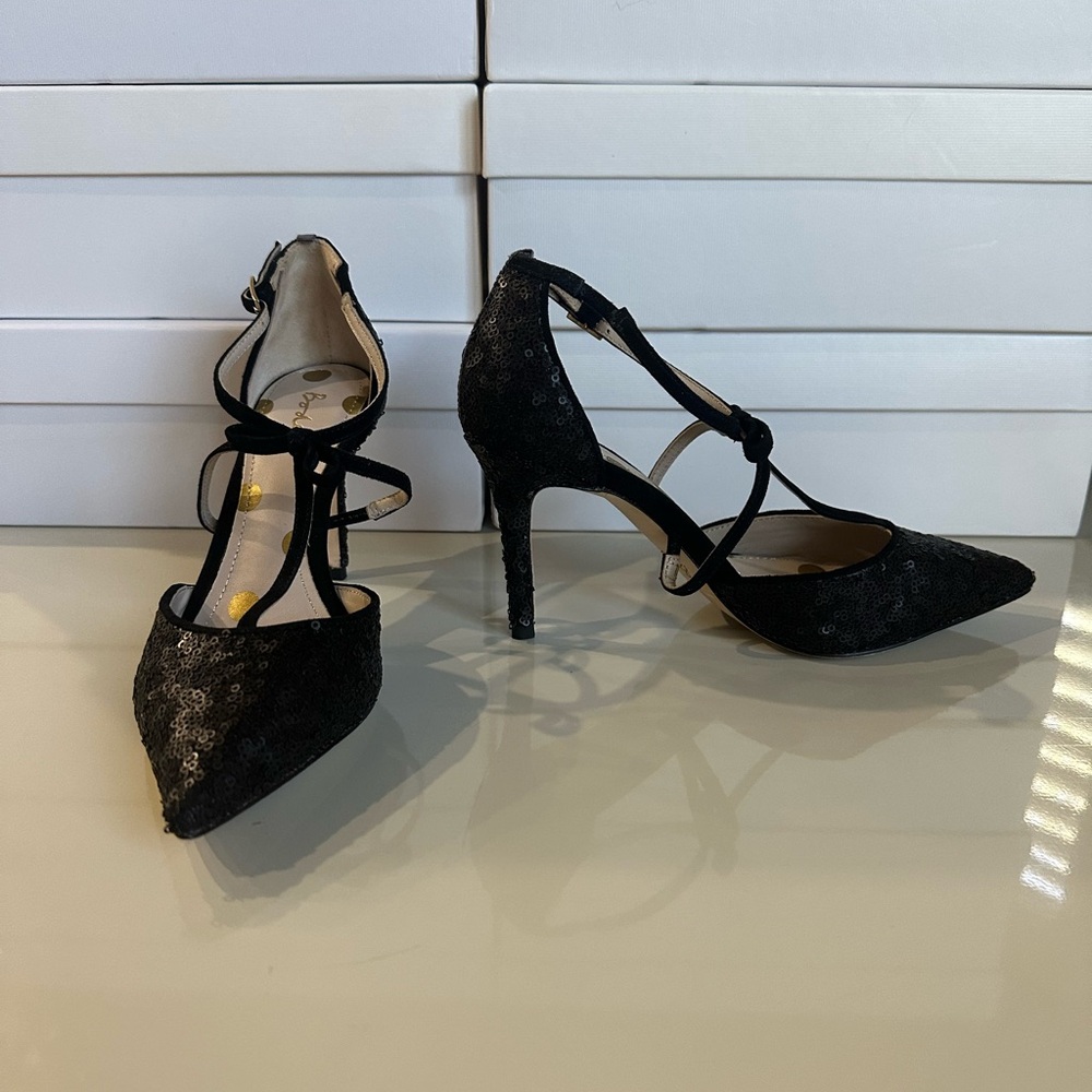 Boden Black pointed toe sequin t-strap pumps size 6